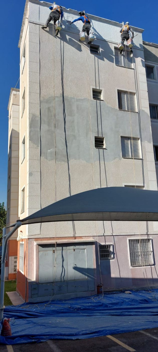 Fachada em fase de restauração